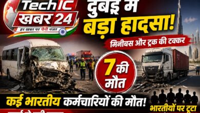 दुबई में मिनीबस और ट्रक की भीषण टक्कर के बाद दुर्घटनाग्रस्त वाहन, हादसे में कई भारतीय कर्मचारियों की मौत